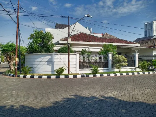 image RUMAH SIAP HUNI DAN TERAWAT DI MANYAR KERTOADI SURABAYA DEKAT MALL (1)