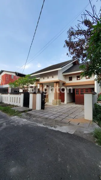 RUMAH VILLA MEDAN TIMUR