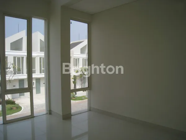 image DISEWAKAN RUMAH 2 LANTAI MINIMALIS MODERN DI GRAND PAKUWON, TANDES, SURABAYA (6)