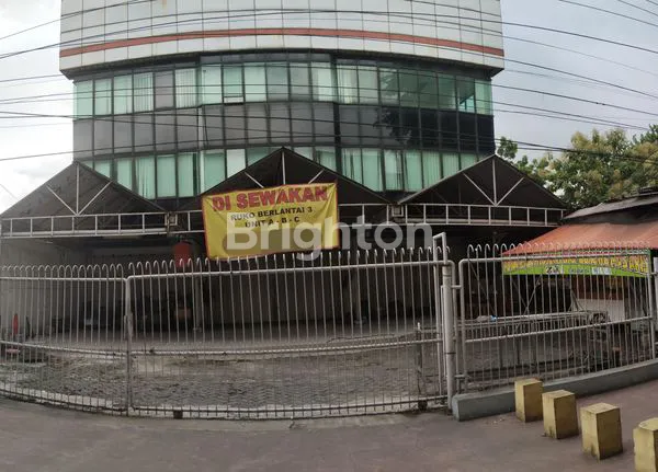 RUKO GANDENG 3 LANTAI PINGGIR JALAN KALIMALANG