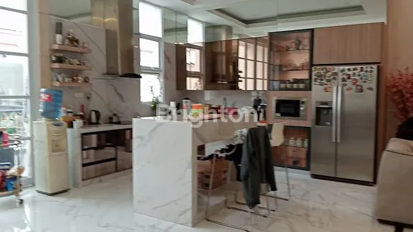 image RUMAH MEWAH, KOLAM RENANG, LANGKA JAKARTA BARAT (3)