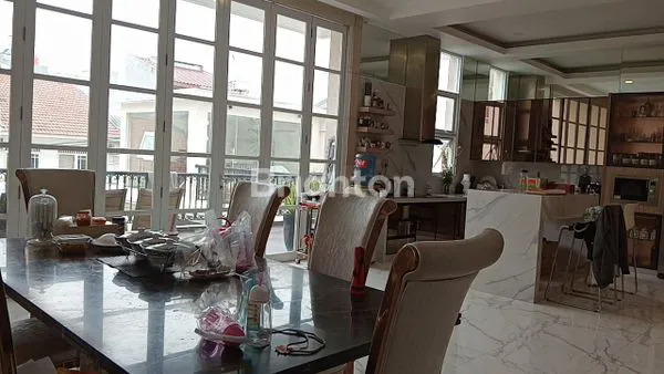 image RUMAH MEWAH, KOLAM RENANG, LANGKA JAKARTA BARAT (5)