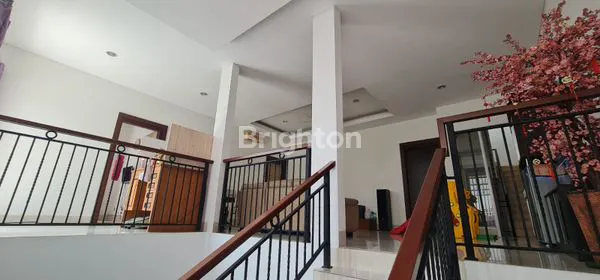 image RUMAH HOOK DENGAN ROOFTOP DI BSD (4)