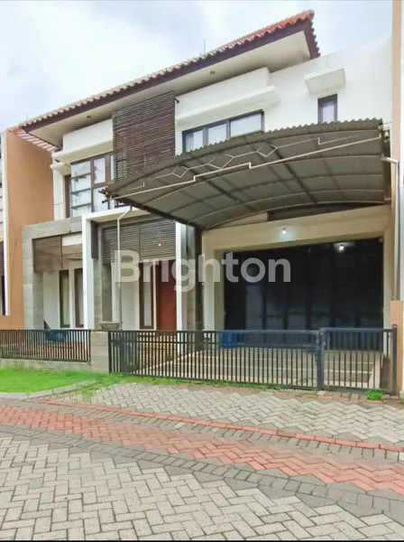 image RUMAH DUA LANTAI FURNIS SIAP HUNI LOKASI STRATEGIS (1)