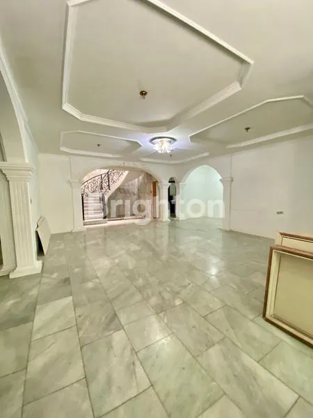 image RUMAH MEWAH KAWASAN TEBET HANYA 5 MENIT KE KOTA KASABLANKA (5)