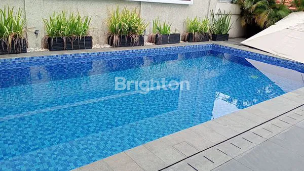 image RUMAH MEWAH, KOLAM RENANG, LANGKA JAKARTA BARAT (6)
