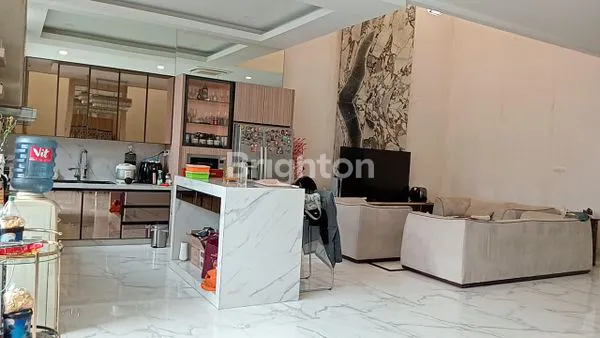 image RUMAH MEWAH, KOLAM RENANG, LANGKA JAKARTA BARAT (8)