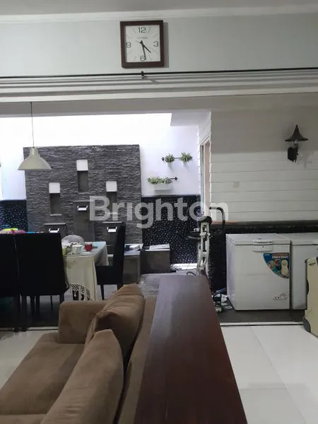 image RUMAH 2 LANTAI RAPI SIAP HUNI DI BINTARO TANGERANG SELATAN (1)