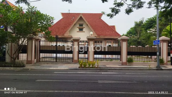 image RUMAH 1 LT DI JL DIPONEGORO SURABAYA (1)
