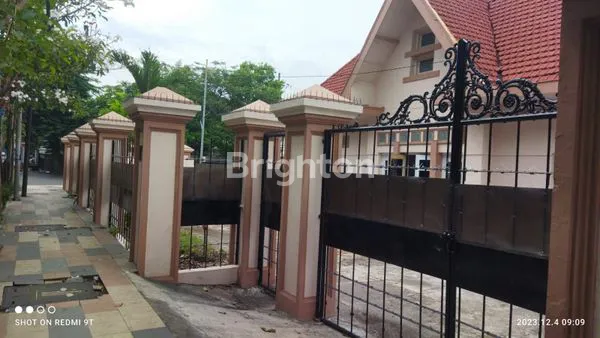 image RUMAH 1 LT DI JL DIPONEGORO SURABAYA (2)
