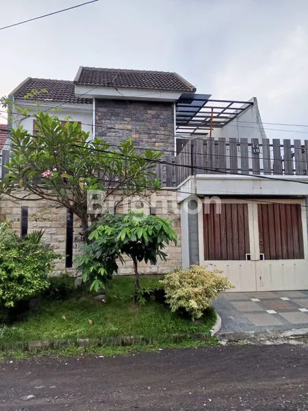 image RUMAH DI SAWOJAJAR JL SELAT KARIMATA (1)