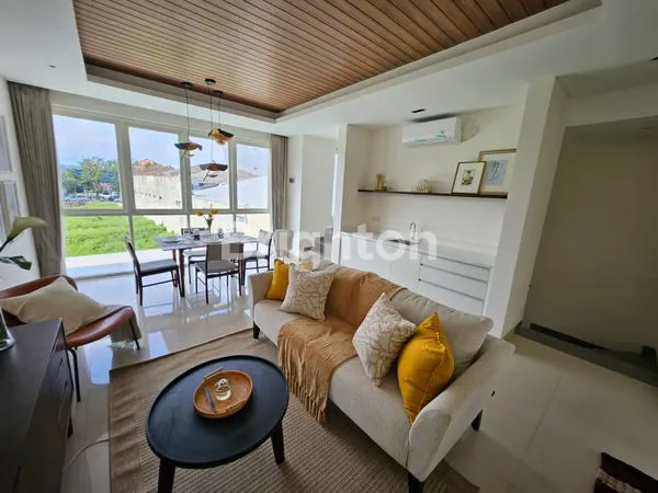 image RUMAH 3 LT DI DHARMAHUSADA INDAH BARAT SURABAYA (4)