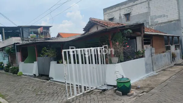 image RUMAH HOOK MANUKAN  DEKAT GRAND PAKUWON SURABAYA BARAT (1)