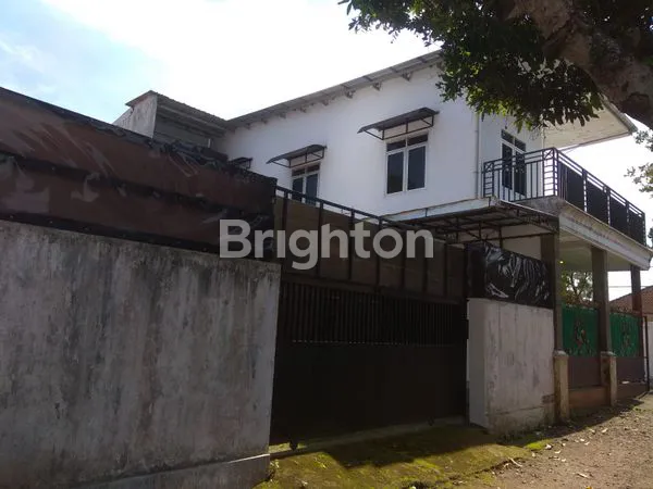 image BANGUNAN TENGAH KAMPUS DEKAT HOTEL (3)