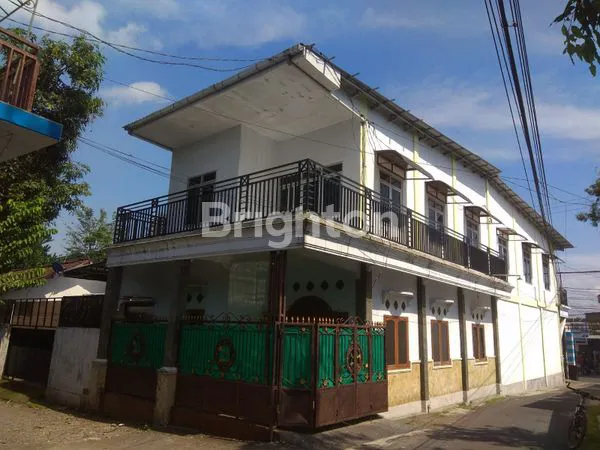 image BANGUNAN TENGAH KAMPUS DEKAT HOTEL (2)