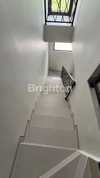 image RUMAH BARU SCANDIV STYLE DI MEDOKAN TAMBAK SURABAYA (7)
