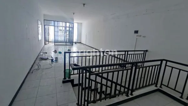 image RUKO  2 LANTAI  COCOK UNTUK SEGALA  USAHA  STATEGIS  PINGGIR  JALAN RAYA  MAJAPAHIT  SEMARANG  TIMUR (4)
