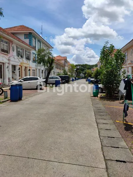 TOWNHOUSE TAMAN PARIS 1, LIPPO VILLAGE, TANGERANG