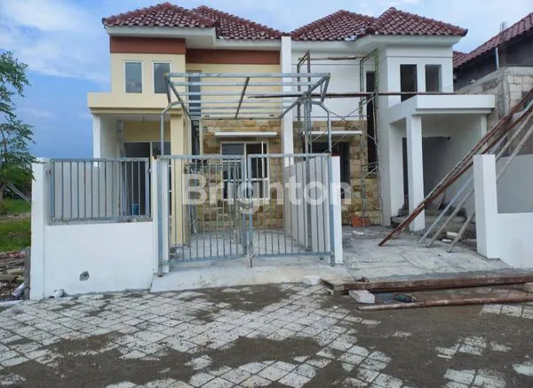 image RUMAH BARU GRESS SIAP HUNI, LOKASI NYAMAN DAN DI LINGKUNGAN ASRI, DAERAH WONOREJO, SELANGKAH KE MERR (2)