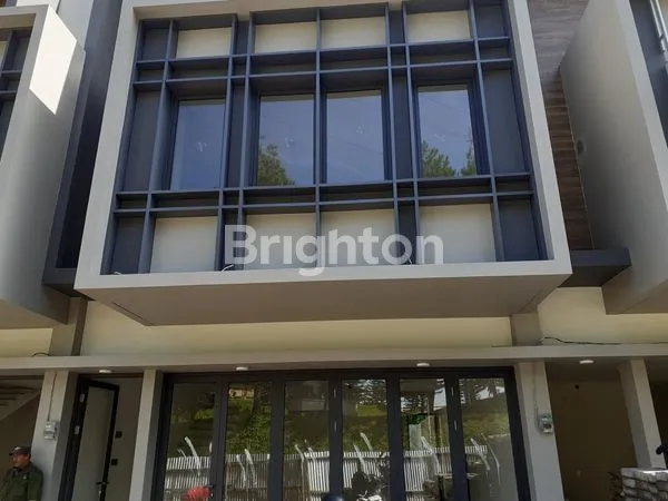 RUKO BARU SIAP PAKAI DI JALAN UTAMA KOMPLEK PONDOK HIJAU BANDUNG