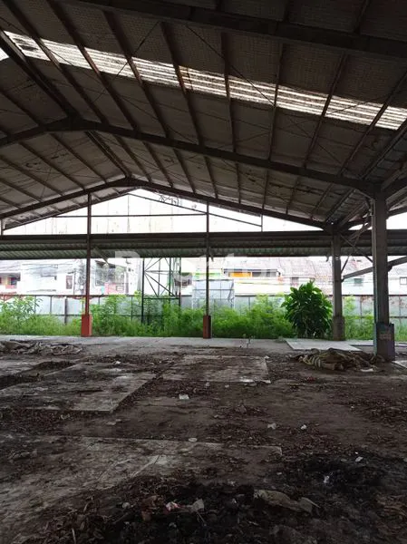 TANAH LUAS SEBERANG ALUN ALUN KOTA DAN DIPINGGIR JALAN!