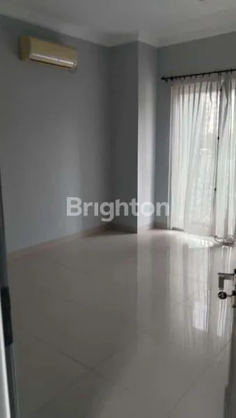 image TOWN HOUSE CANTIK 2 LANTAI LOKASI SUPER STRATEGIS DI AREA MARGONDA (7)