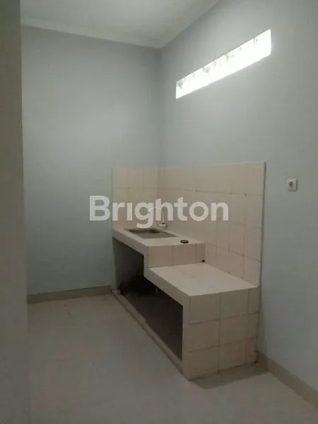 image TOWN HOUSE CANTIK 2 LANTAI LOKASI SUPER STRATEGIS DI AREA MARGONDA (3)