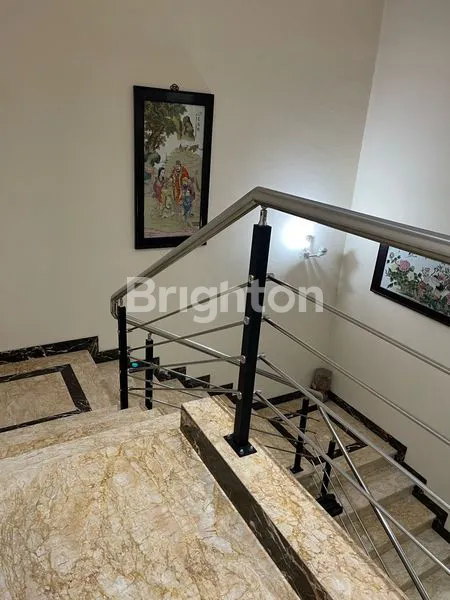 image RUMAH MEWAH SEMI FURNISH DI HARAPAN INDAH BEKASI (4)