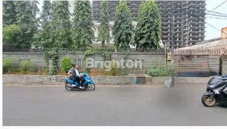 image RUMAH 2 LANTAI DI KEBON JERUK JAKARTA BARAT (6)