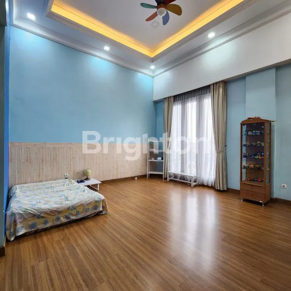 image RUMAH MEWAH EXCLUSIVE DAN BERNUANSA SULTAN PARIGI BINTARO PONDOK AREN TANGERANG SELATAN (7)