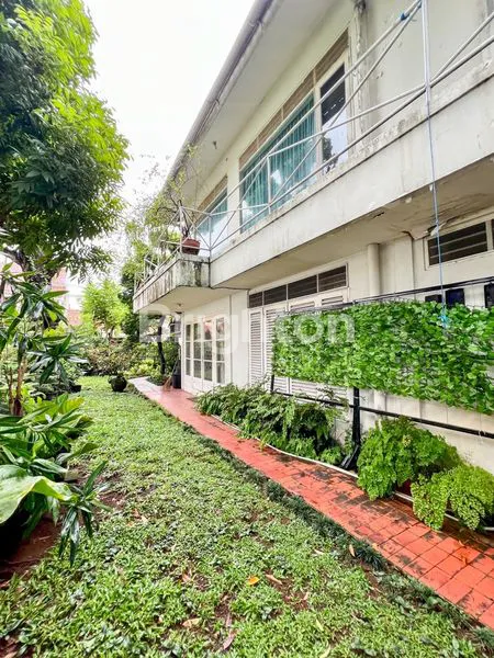 image RUMAH TUA DAERAH PATAL SENAYAN PEKARANGAN LUAS BELAKANG GEDUNG DPR RI (8)