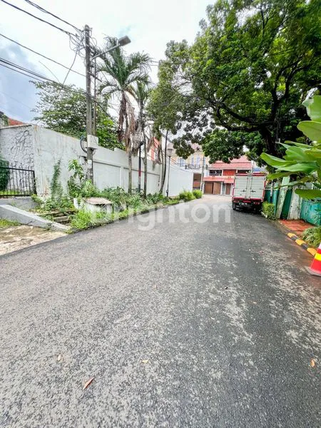 image RUMAH TUA DAERAH PATAL SENAYAN PEKARANGAN LUAS BELAKANG GEDUNG DPR RI (7)