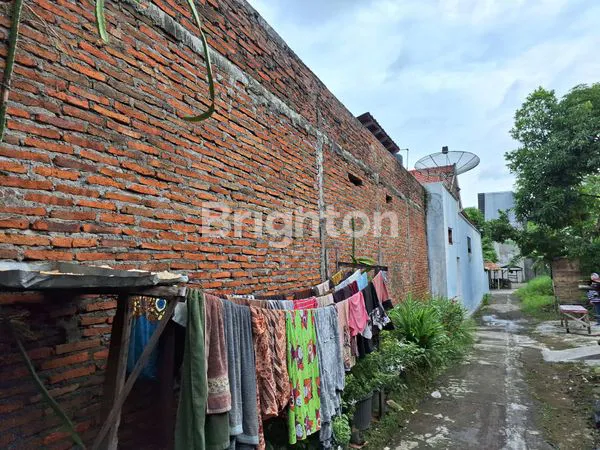 image HITUNG TANAH SAJA, RUMAH LAMA EX PENGRAJIN KACA DI PANDEYAN BAKI (5)