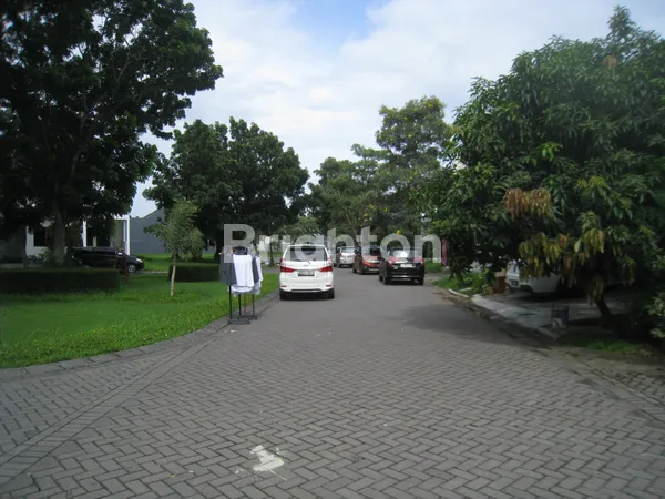 image JUAL TANAH KAVLING TUSUK SATE DEPAN TAMAN DI BUKIT PALMA CLASSICA CITRALAND, SURABAYA. (4)