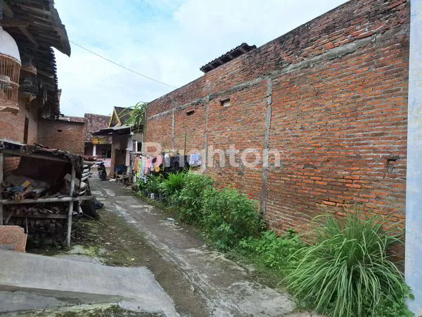 image HITUNG TANAH SAJA, RUMAH LAMA EX PENGRAJIN KACA DI PANDEYAN BAKI (6)