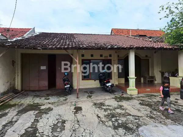 RUMAH / GUDANG EX PENGRAJIN KACA DI PANDEYAN BAKI