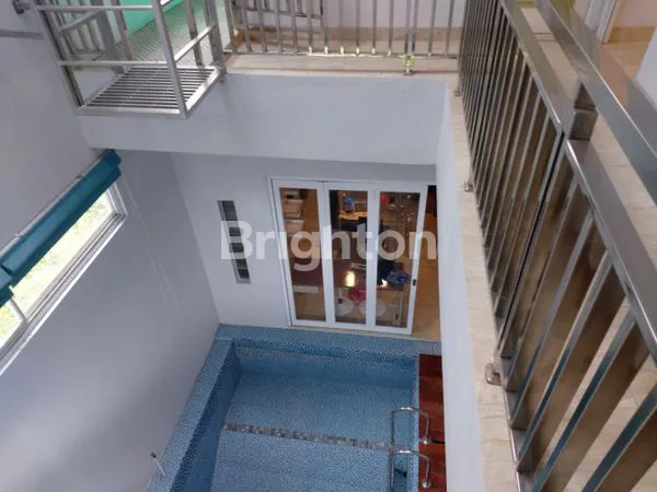 image RUMAH 2LT MEWAH & MURAH KOMPLIT KOLAM RENANG DI KOTA BEKASI (4)