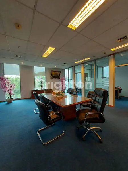 image GEDUNG 8 LANTAI DI KAWASAN BISNIS JAKARTA SELATAN (3)