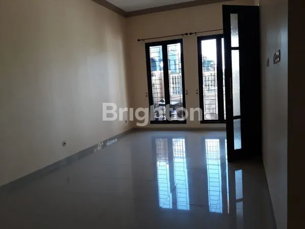 image RUMAH 2 LANTAI TENGAH KOTA (2)