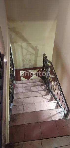 image RUMAH 2 LANTAI DI KOMPLEK WIGUNA (4)