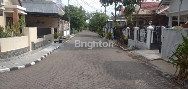 image RUMAH 2 LANTAI DI KOMPLEK WIGUNA (8)