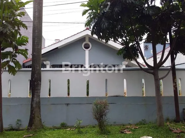 image RUMAH SIAP HUNI DI JALAN PERMATA HIJAU JAKARTA SELATAN  (1)