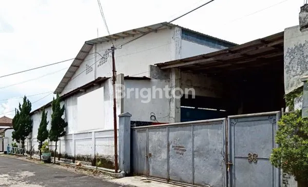GUDANG PEMUKIMAN RAMAI TENGAH KOTA