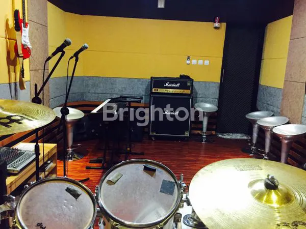 image RUMAH & RUKOST 2LT BERARSITEKTUR MINIMALIS DI JL KALIURANG YOGYAKARTA (7)