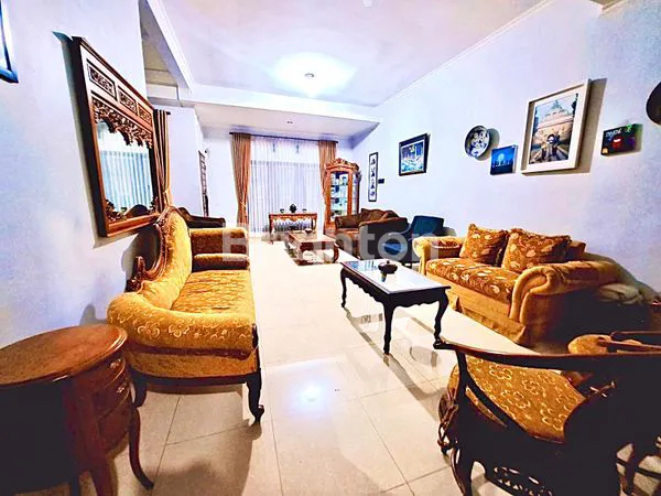 image RUMAH & RUKOST 2LT BERARSITEKTUR MINIMALIS DI JL KALIURANG YOGYAKARTA (4)