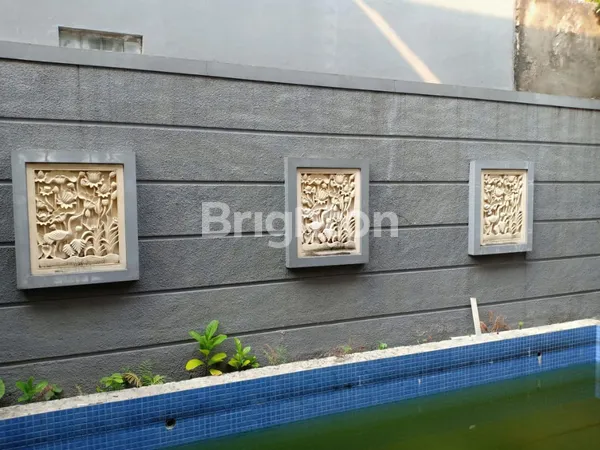 image RUMAH MODERN STRATEGIS SIAP HUNI DALAM KOMPLEK PANGKALAN JATI JAKARTA SELATAN (7)