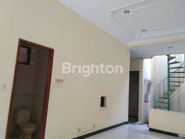 image RUMAH SIMPANG DARMO PERMAI DEKAT PAKUWON MALL (3)