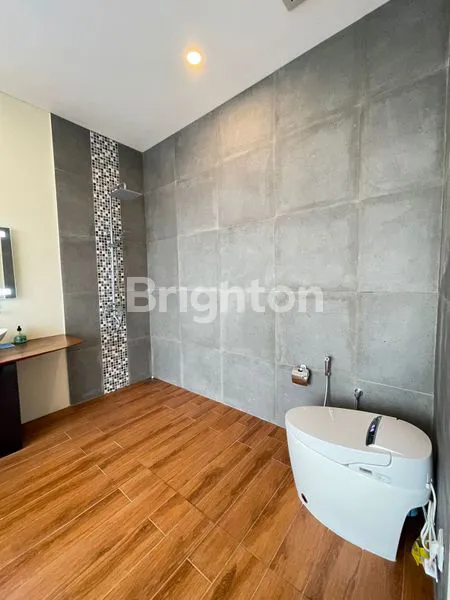 image RUMAH MEWAH BANGUNAN BARU BAGUS SIAP HUNI PULOMAS JAKARTA TIMUR (3)