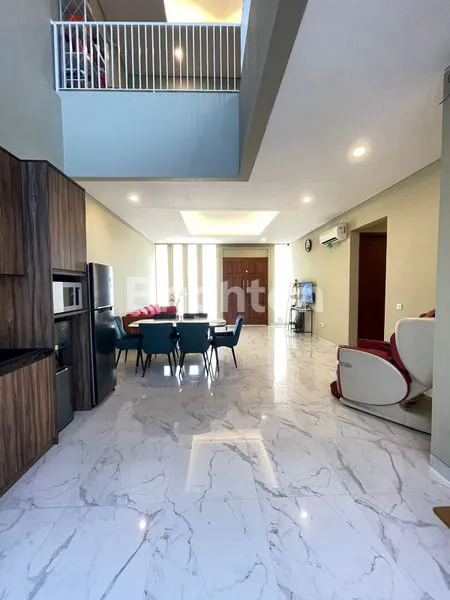 image RUMAH MEWAH BANGUNAN BARU BAGUS SIAP HUNI PULOMAS JAKARTA TIMUR (5)