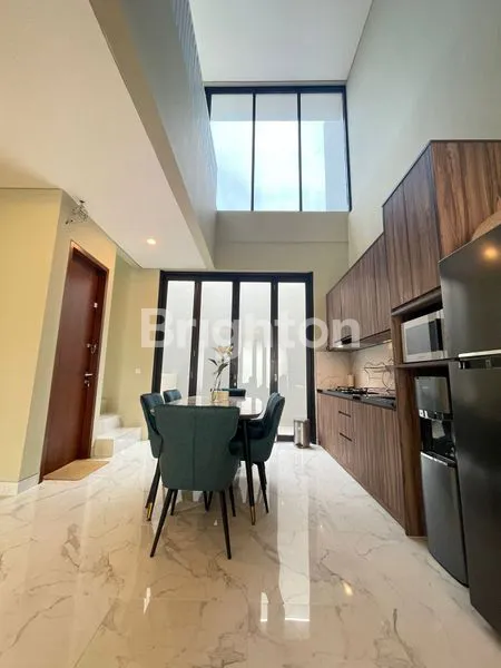 image RUMAH MEWAH BANGUNAN BARU BAGUS SIAP HUNI PULOMAS JAKARTA TIMUR (7)